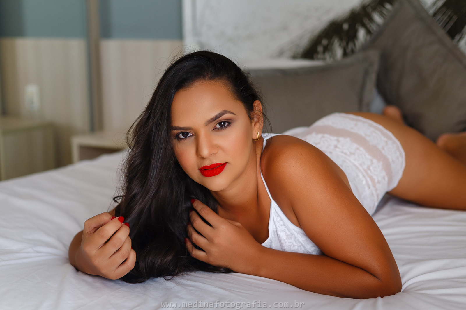 https://www.medinafotografia.com.br/wp-content/uploads/2020/07/ensaio_sensual_boudoir_mulher_madura_pri_medina-4.jpg